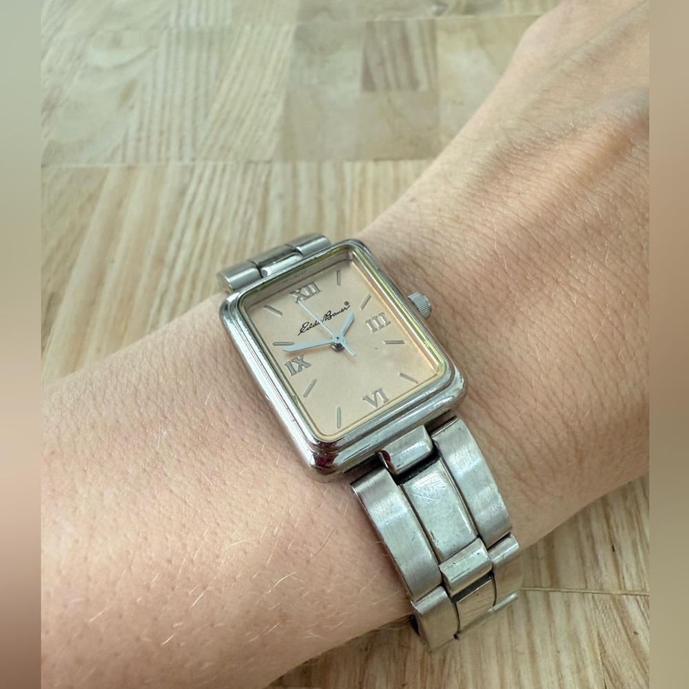 Eddie Bauer ladies tank style silver tone metal watch NEW BATTERY - Picture 2 of 11